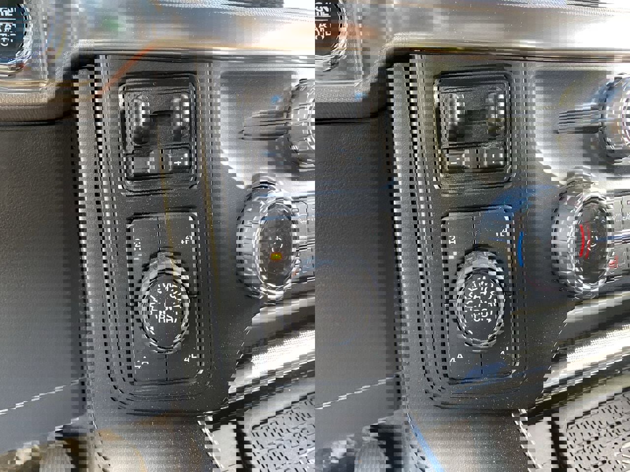 Certified 2023 Ford F150 Raptor w/ Raptor Carbon Fiber Package image 29