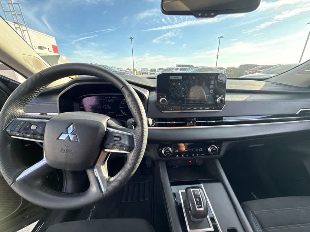 Used 2024 Mitsubishi Outlander SE FWD image 14