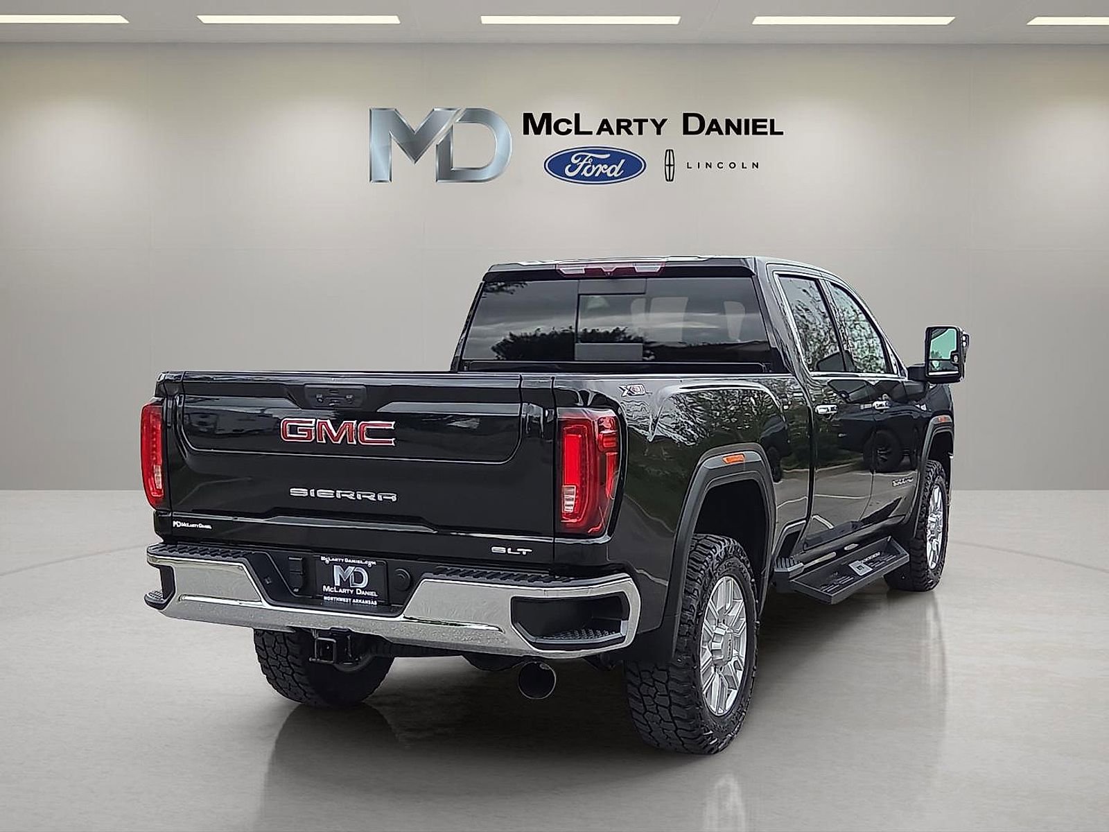 Used 2022 GMC Sierra 3500 SLT w/ SLT Convenience Package image 5