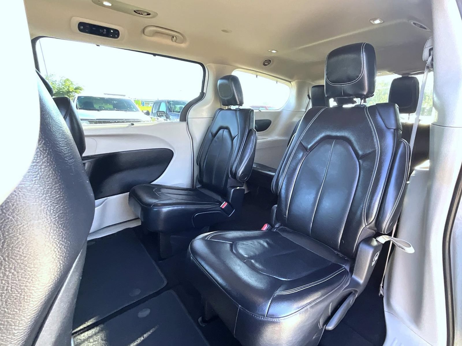 Used 2022 Chrysler Pacifica Touring-L FWD image 21