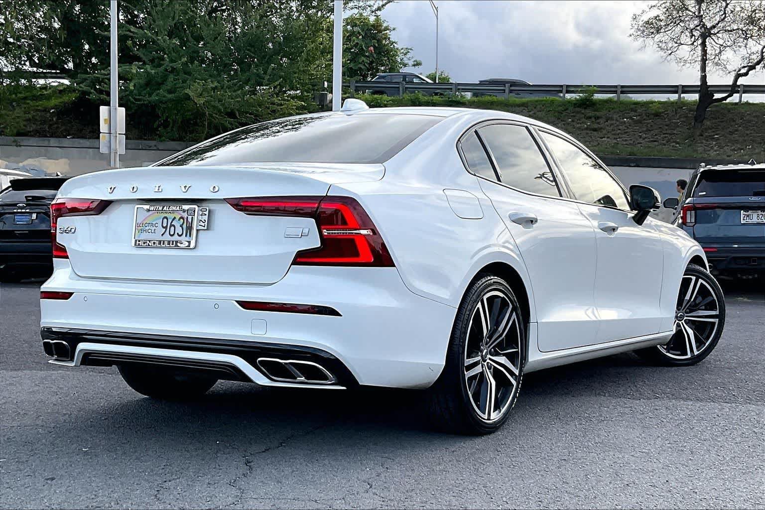 Used 2021 Volvo S60 T8 R-Design Expression w/ Advanced Package AWD/4WD image 22