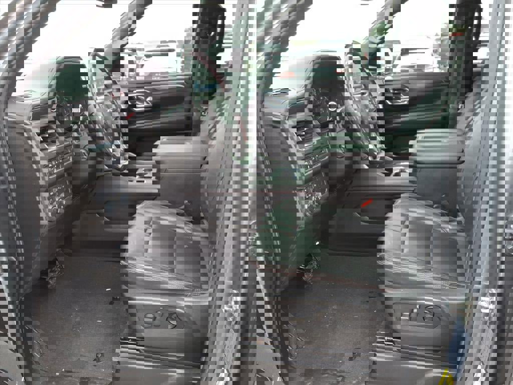 Used 2021 Chevrolet Suburban RST w/ Luxury Package image 11