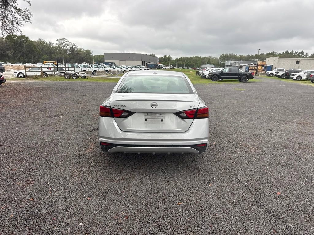 Used 2024 Nissan Altima 2.5 SV FWD image 4