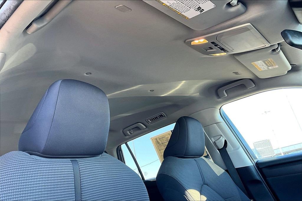 Used 2024 Toyota Highlander LE FWD image 21