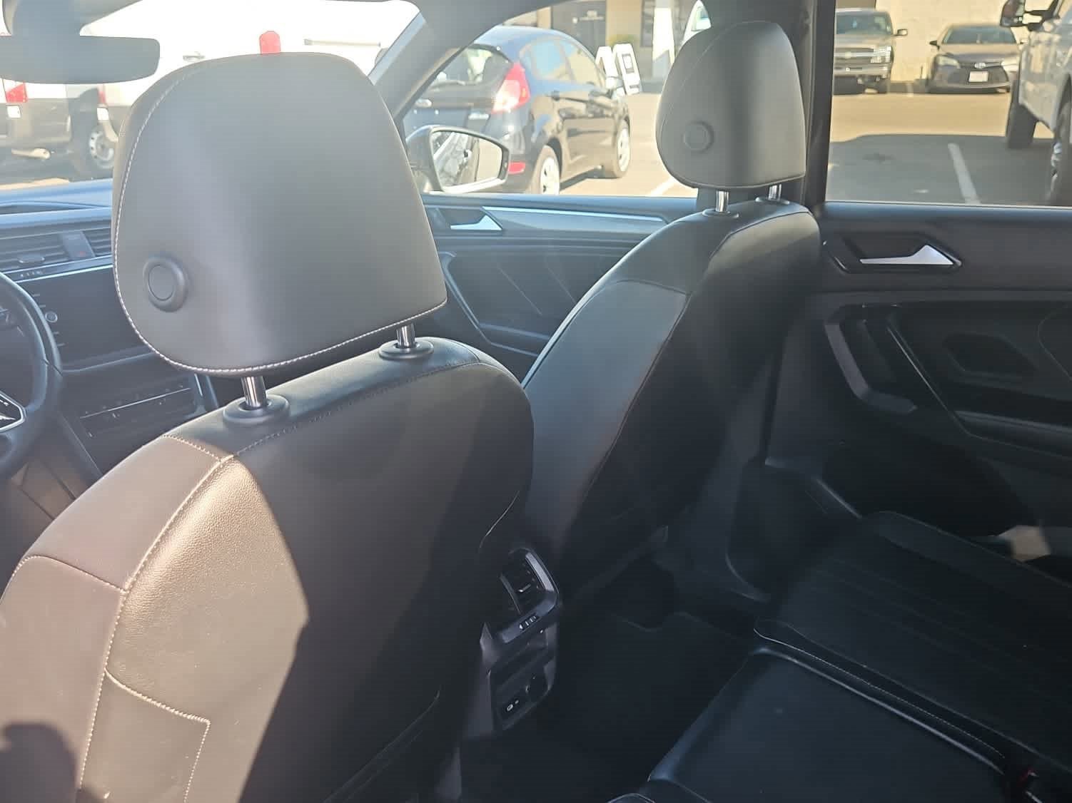 Used 2022 Volkswagen Tiguan SE R-Line image 12