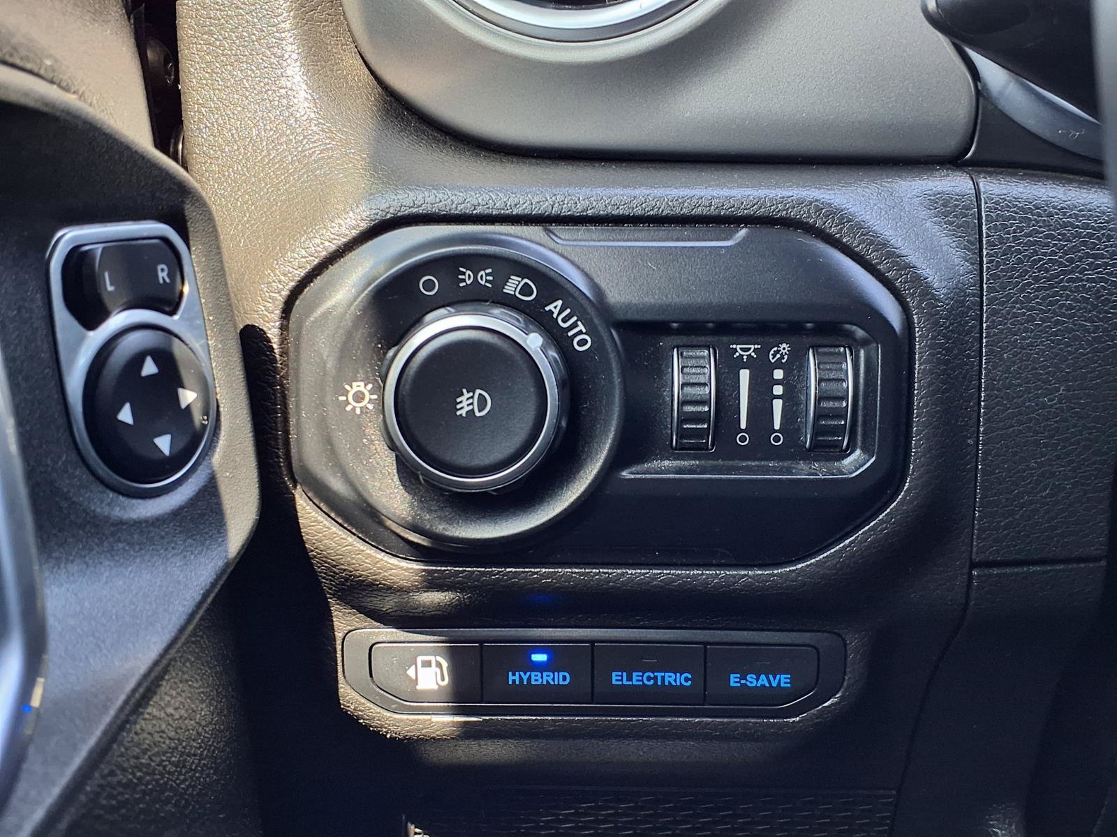 Used 2022 Jeep Wrangler Unlimited Rubicon 4xe AWD/4WD image 27