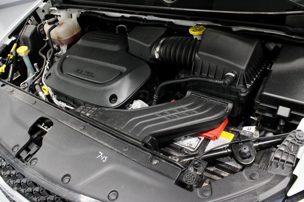 Used 2024 Chrysler Pacifica Touring-L FWD image 17