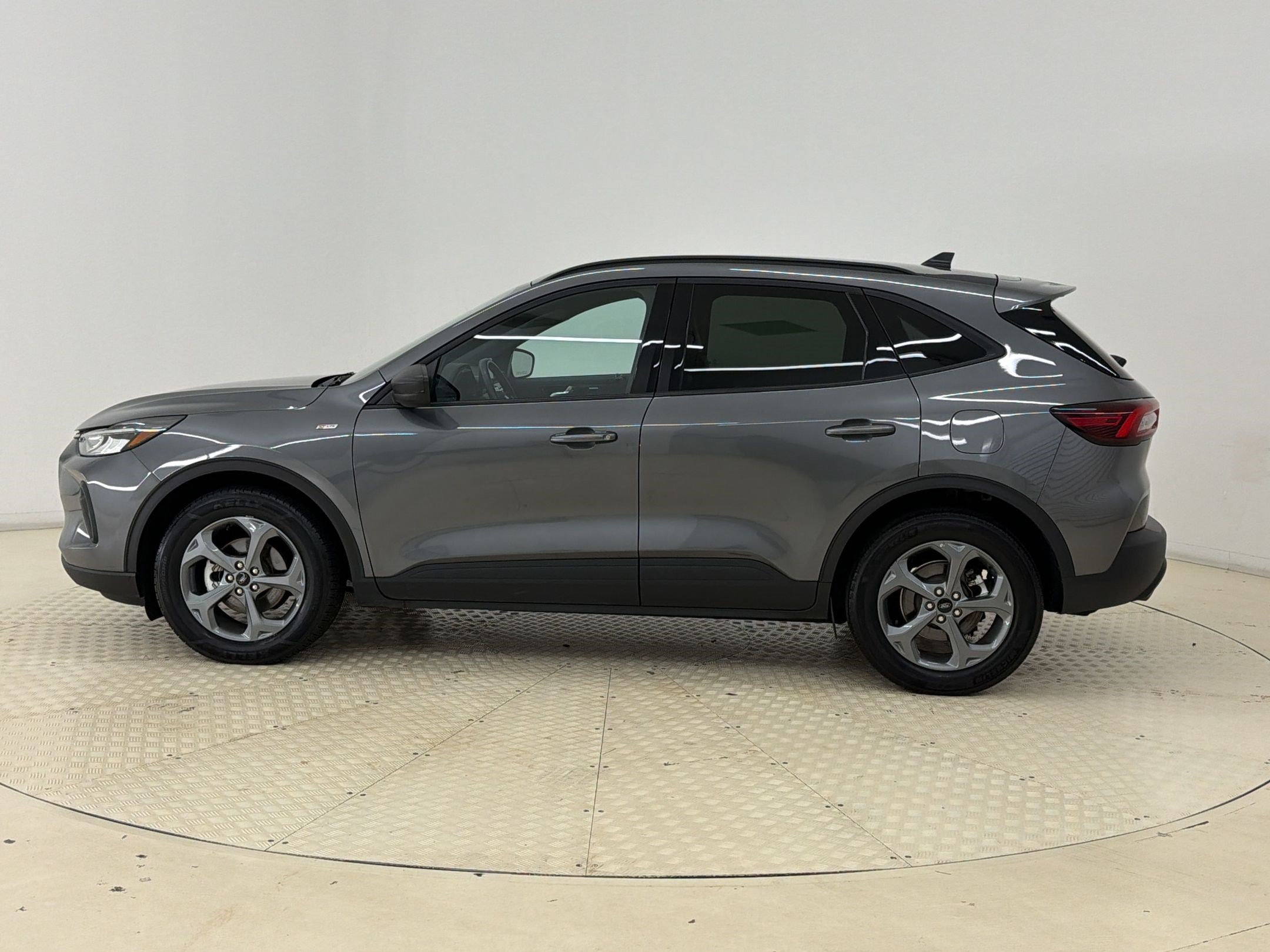Certified 2025 Ford Escape ST-Line FWD image 2