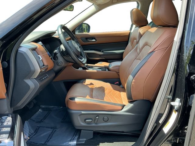 Used 2024 Nissan Pathfinder Platinum AWD/4WD image 10
