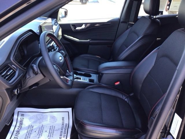 Certified 2023 Ford Escape ST-Line w/ Tech Pack #1 AWD/4WD image 9
