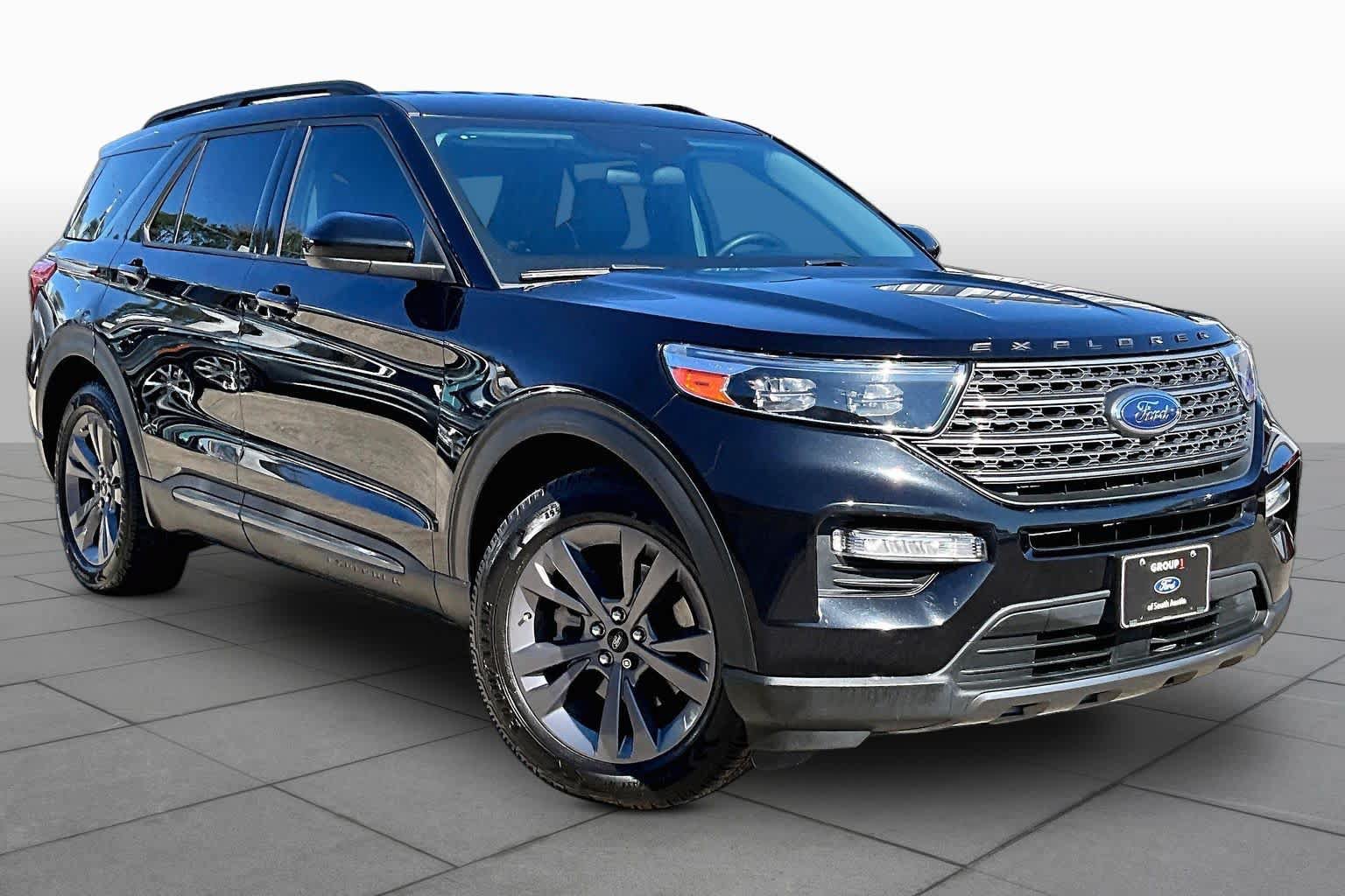 Certified 2023 Ford Explorer XLT w/ Equipment Group 202A RWD image 3