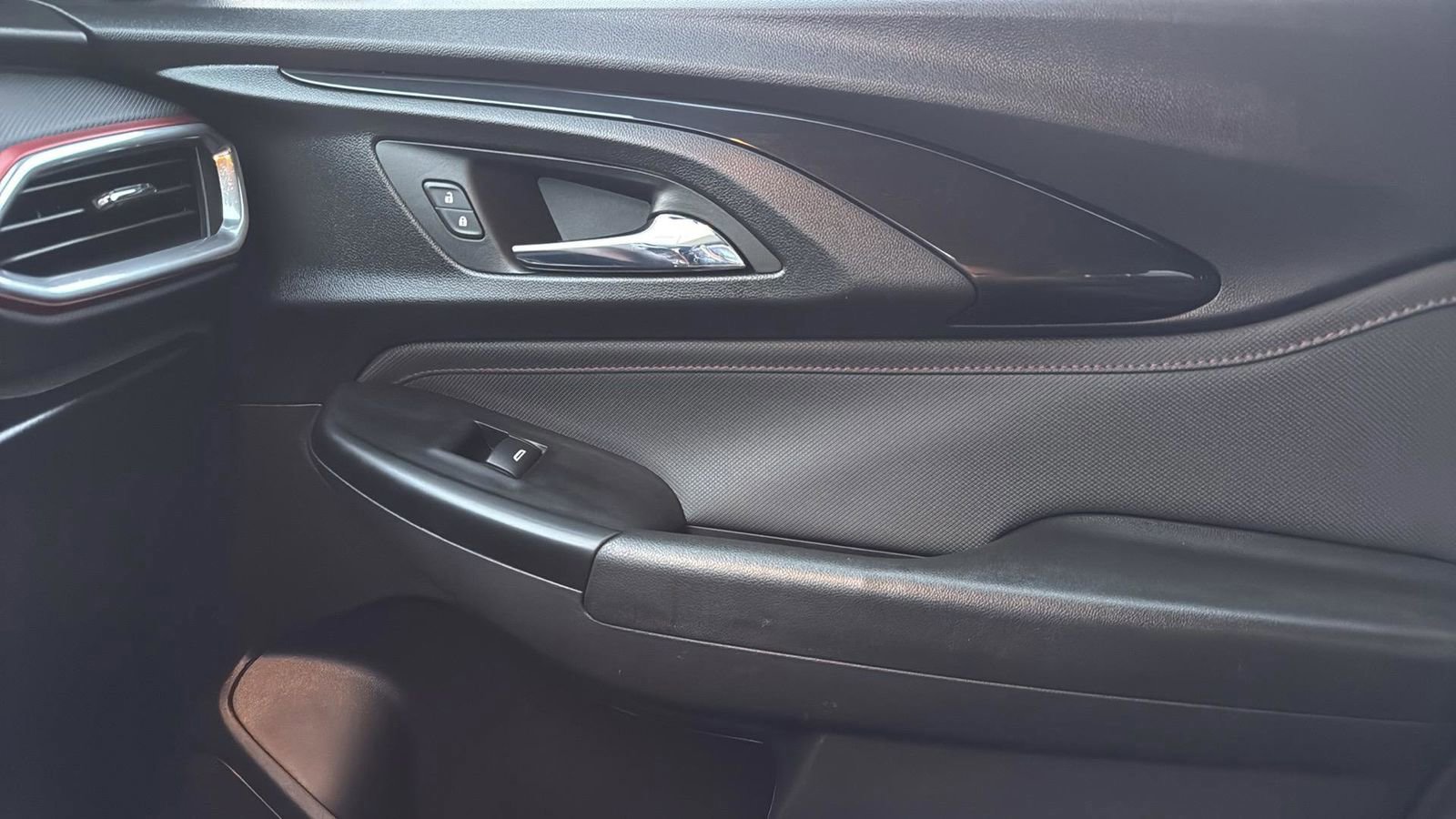 Used 2023 Chevrolet TrailBlazer RS image 24