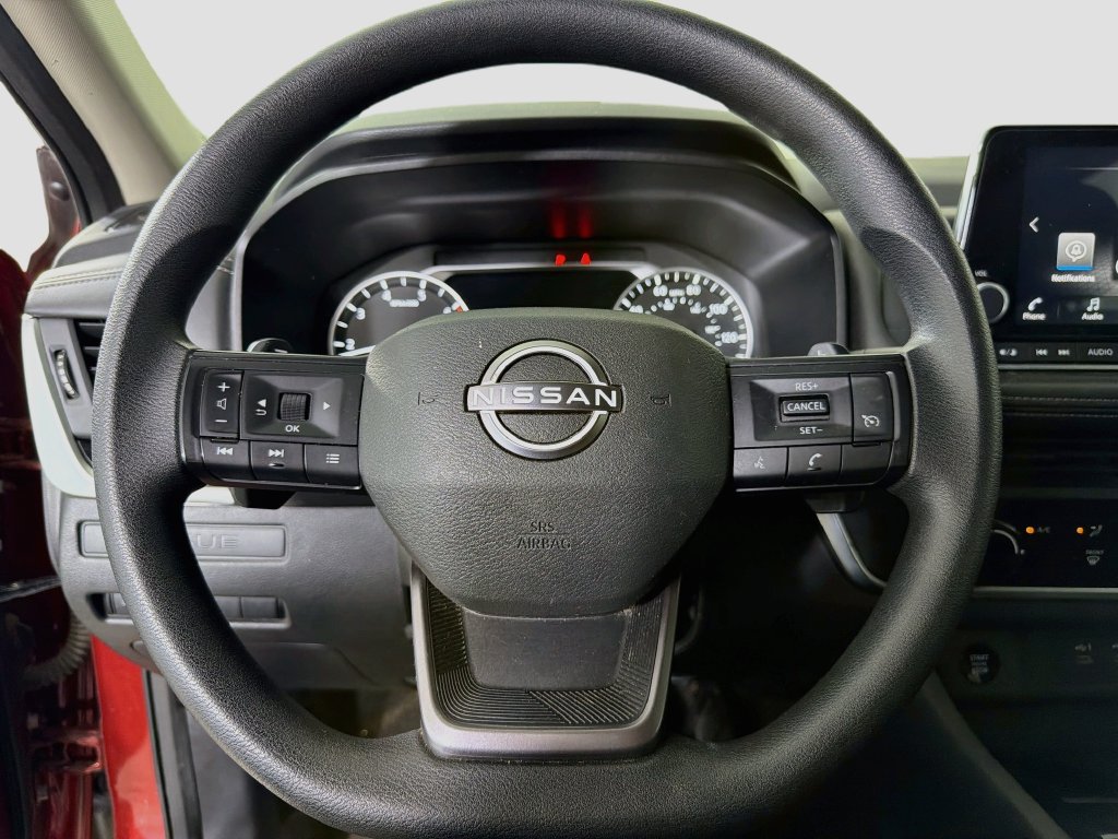 Used 2025 Nissan Rogue S FWD image 15