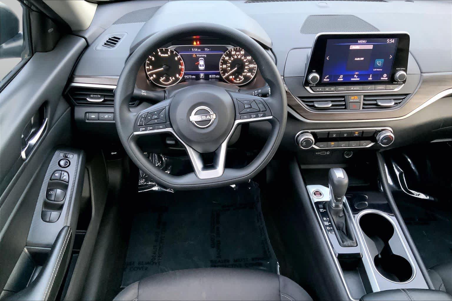 Used 2024 Nissan Altima 2.5 SV FWD image 6