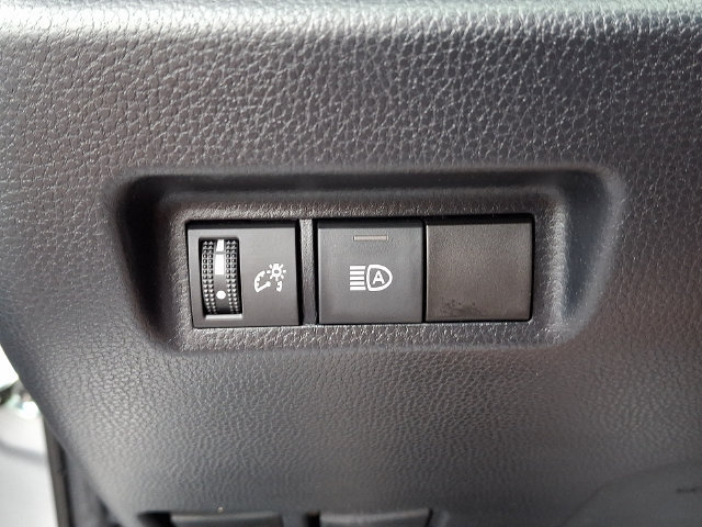 Used 2020 Toyota RAV4 LE w/ All Weather Liner Package AWD/4WD image 24