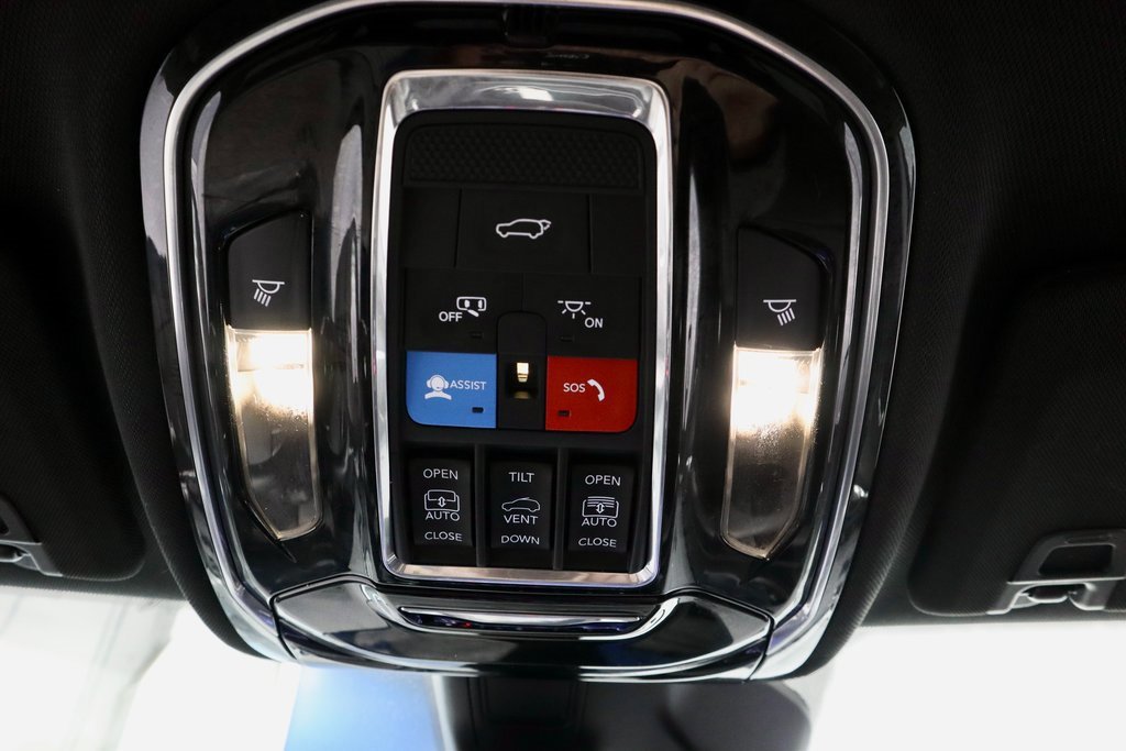 Used 2022 Jeep Grand Cherokee Overland w/ Luxury Tech Group IV image 24