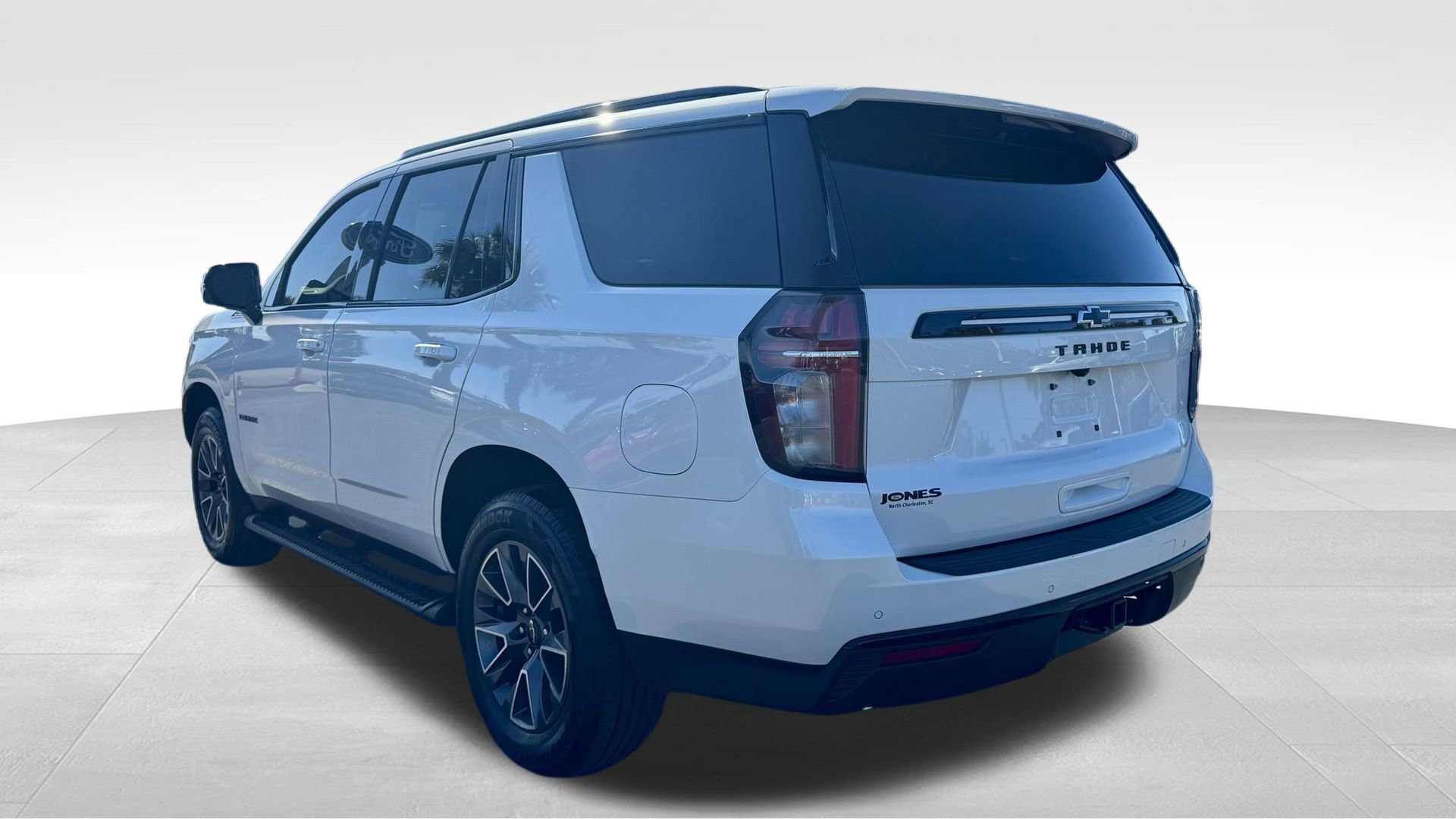 Used 2024 Chevrolet Tahoe Z71 w/ Luxury Package image 18