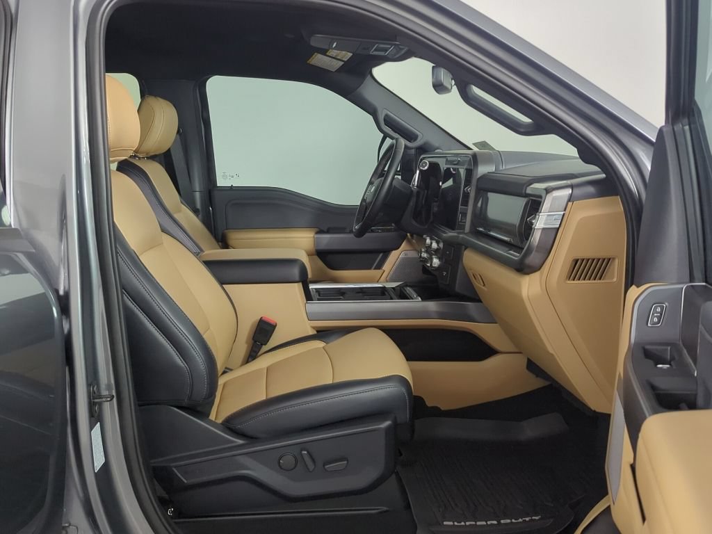 Certified 2025 Ford F450 Lariat w/ Lariat Ultimate Package AWD/4WD image 15