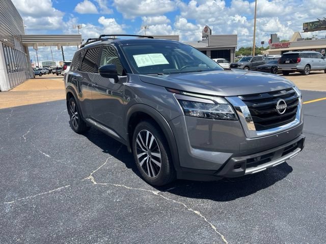 Used 2023 Nissan Pathfinder Platinum FWD image 11