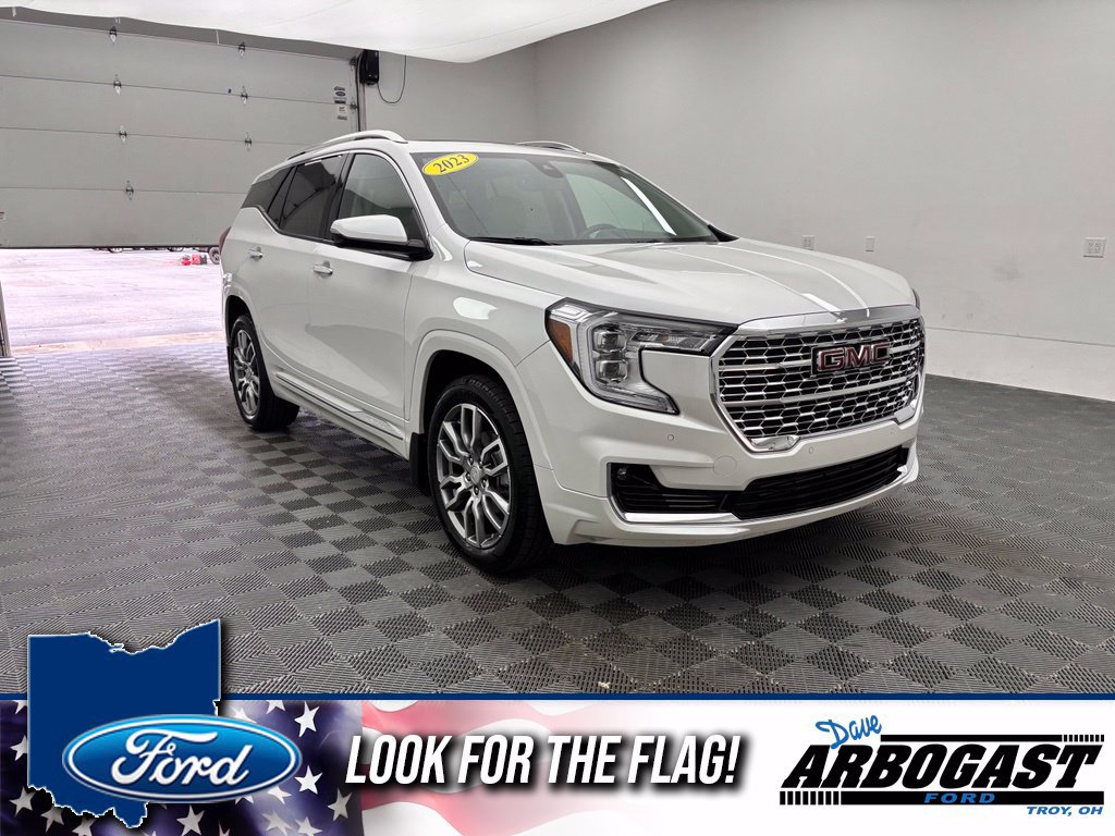 Used 2023 GMC Terrain Denali w/ LPO, Floor Liner Package AWD/4WD image 1