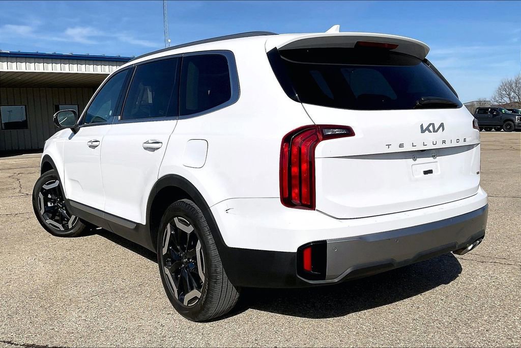Used 2025 Kia Telluride S image 2