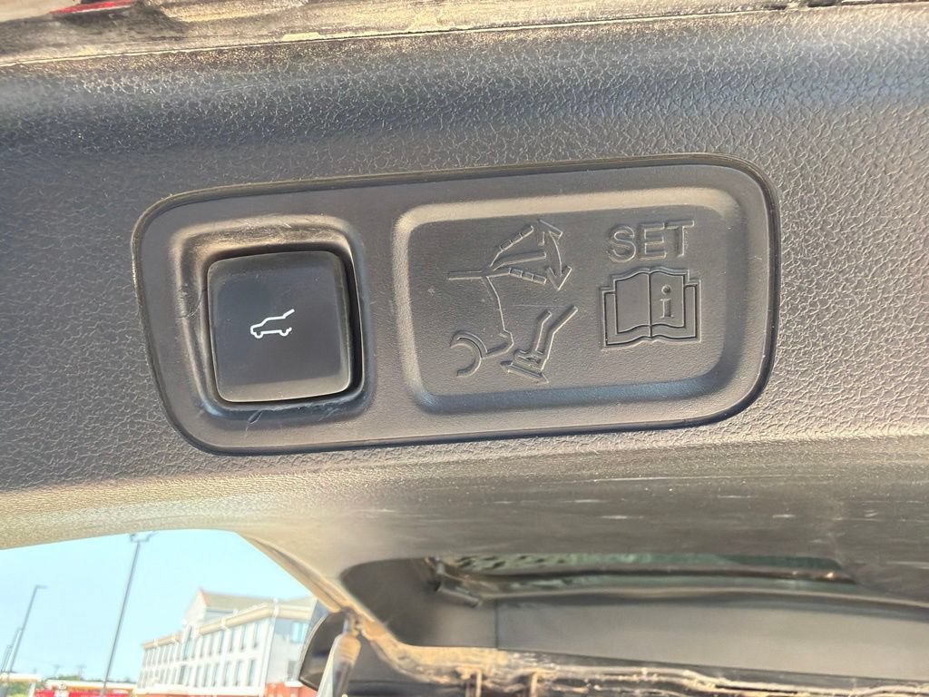 Certified 2018 Ford Expedition XLT w/ Equipment Group 202A AWD/4WD image 17