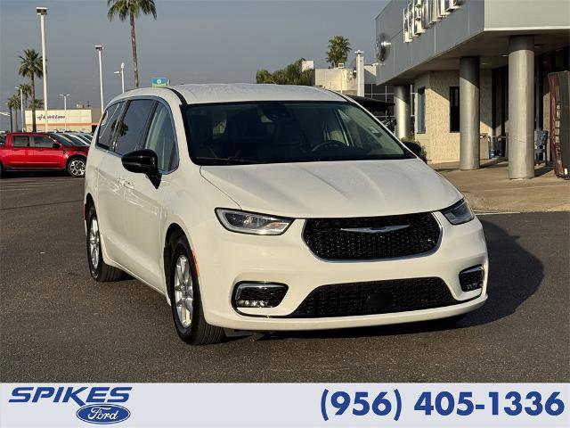 Used 2024 Chrysler Pacifica Touring-L image 7