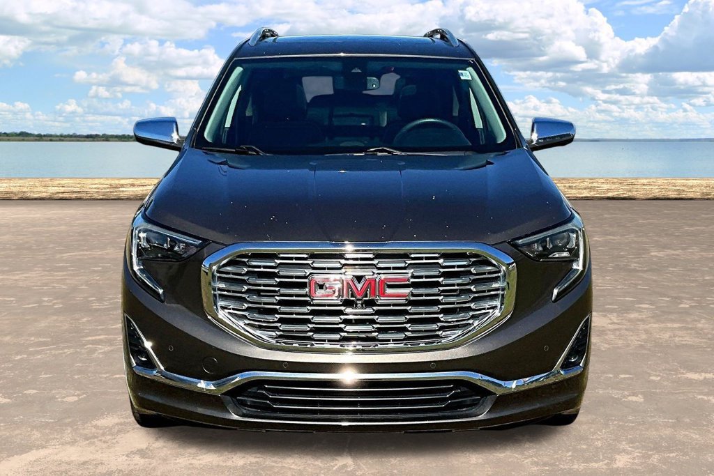 Used 2020 GMC Terrain Denali w/ Denali Premium Package FWD image 2