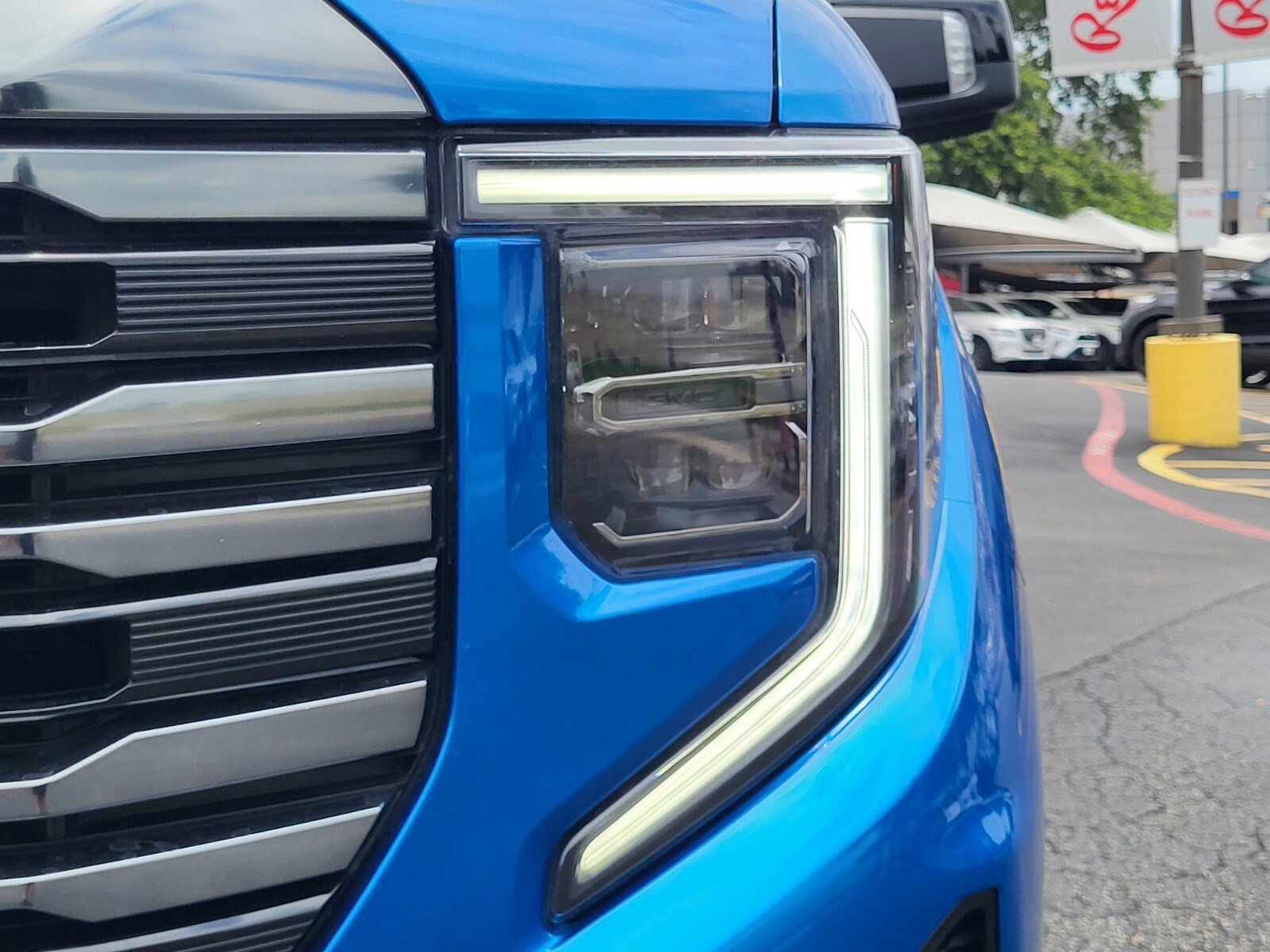 Used 2024 GMC Sierra 1500 AT4 AWD/4WD image 11