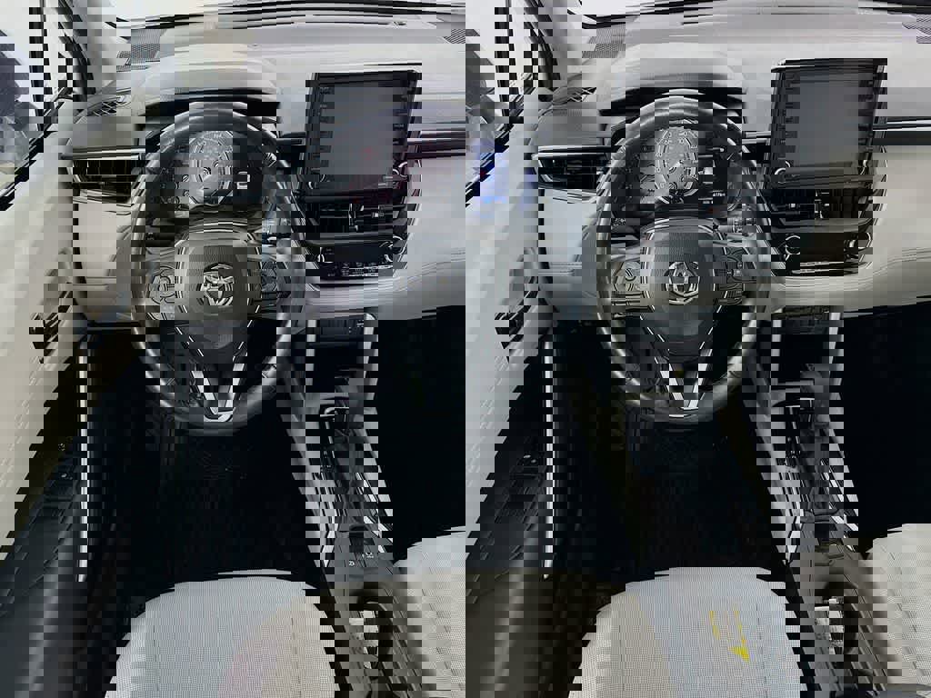 Used 2022 Toyota Corolla Cross LE image 13