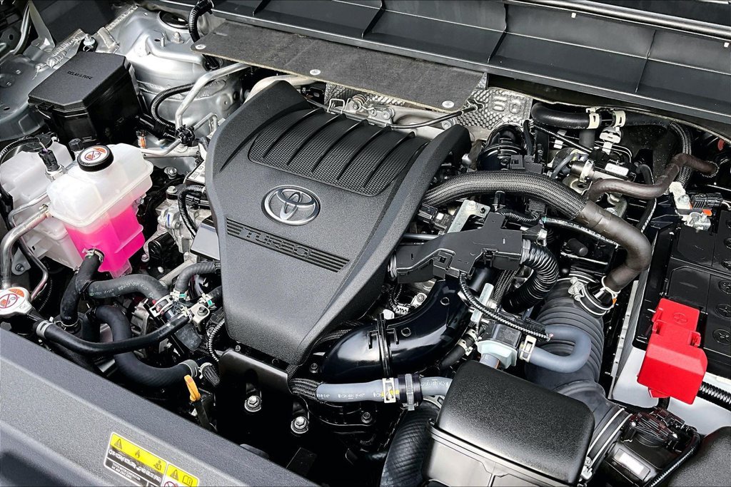 Used 2025 Toyota Highlander XLE AWD/4WD image 35