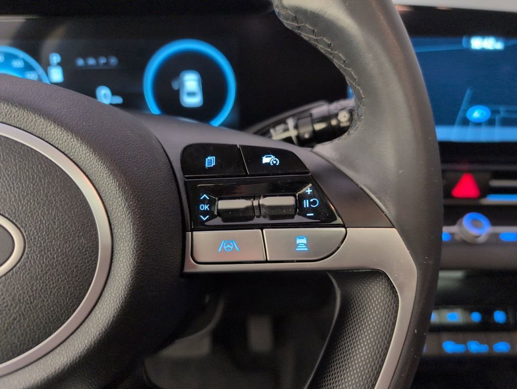 Used 2024 Hyundai Elantra Limited image 43