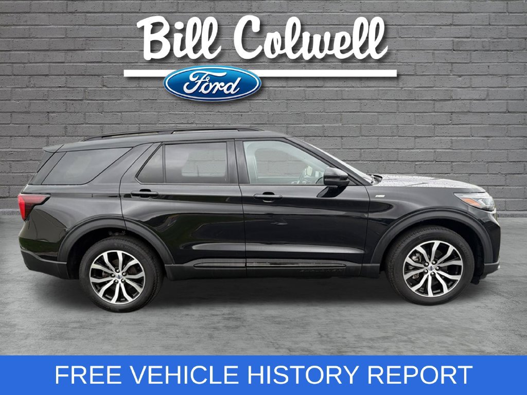 Certified 2025 Ford Explorer ST-Line AWD/4WD image 3