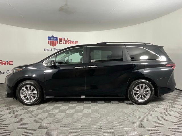Used 2024 Toyota Sienna XLE image 6