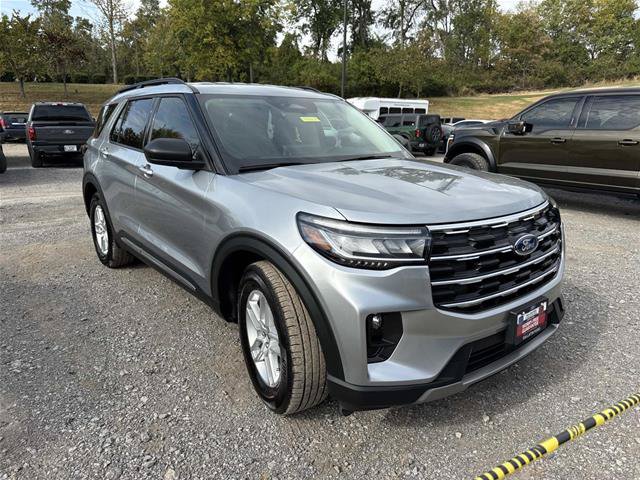 Certified 2025 Ford Explorer Active w/ Active Comfort Package RWD image 3