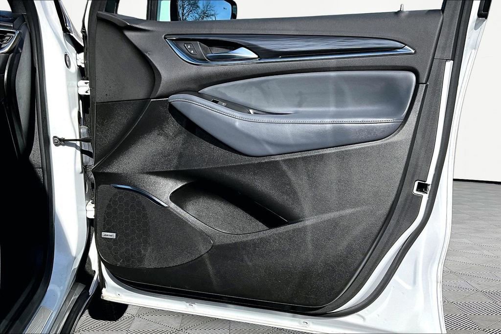 Used 2024 Buick Enclave Premium image 24