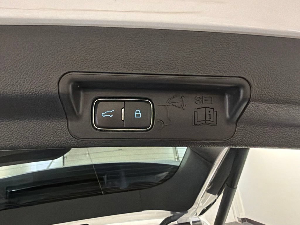 Certified 2023 Ford Explorer Platinum w/ Technology Package AWD/4WD image 41