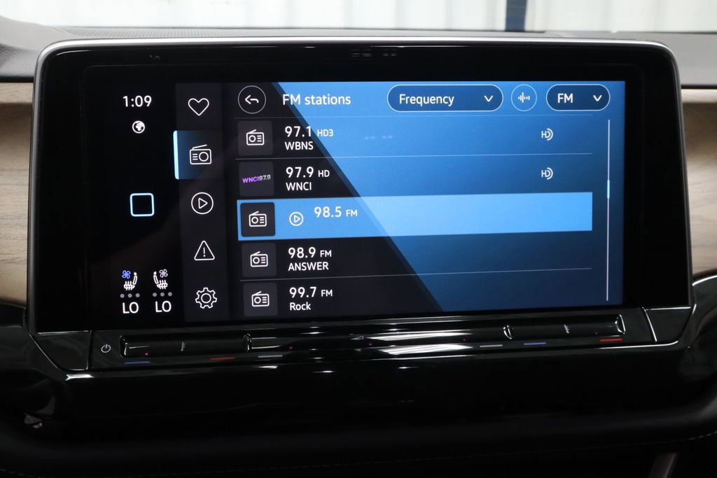 Used 2025 Volkswagen Atlas SE FWD image 9