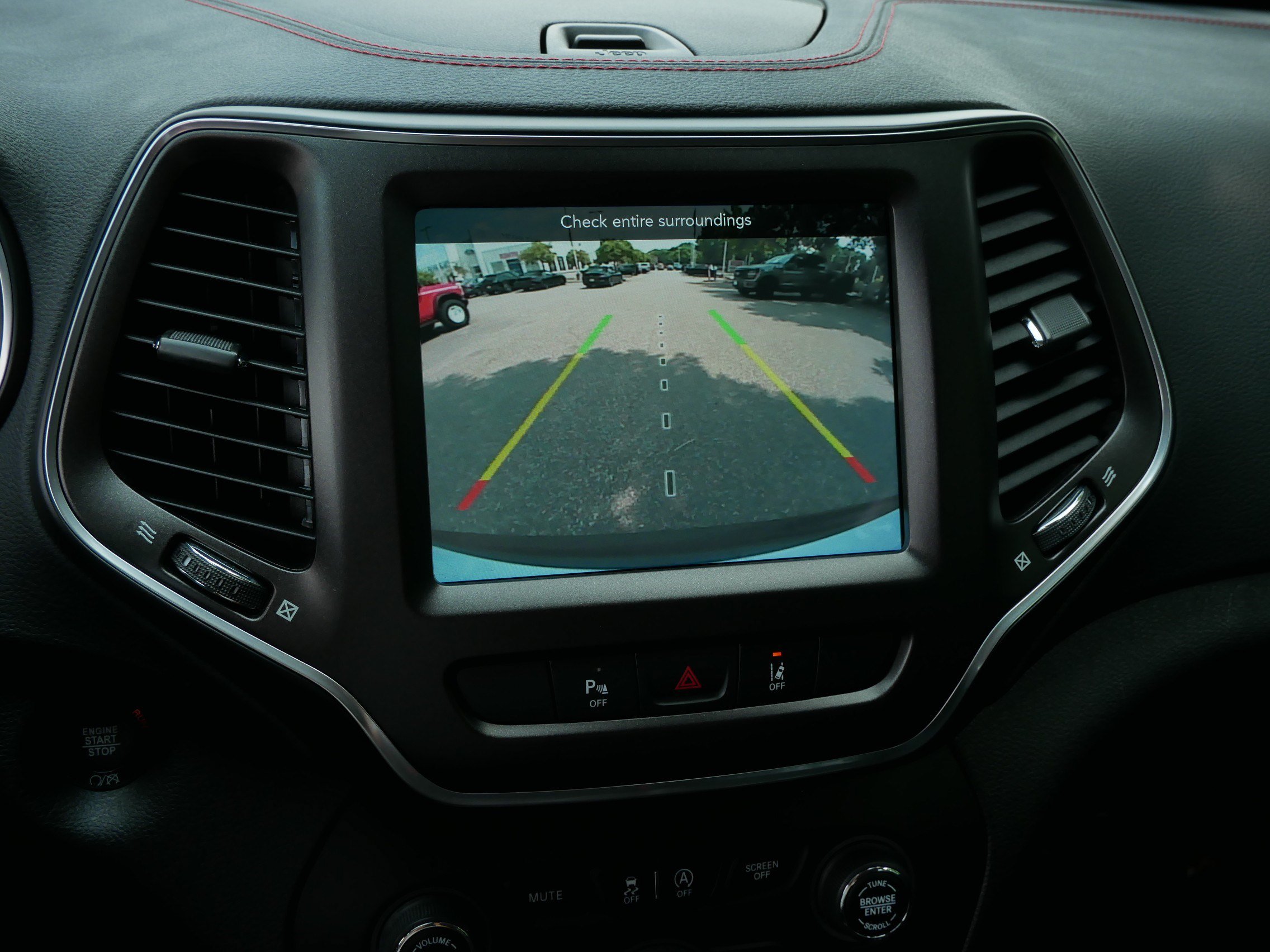 Used 2021 Jeep Cherokee Trailhawk AWD/4WD image 31