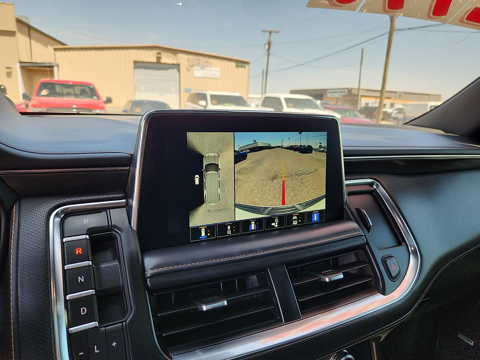 Used 2024 GMC Yukon AT4 w/ Technology Package AWD/4WD image 11