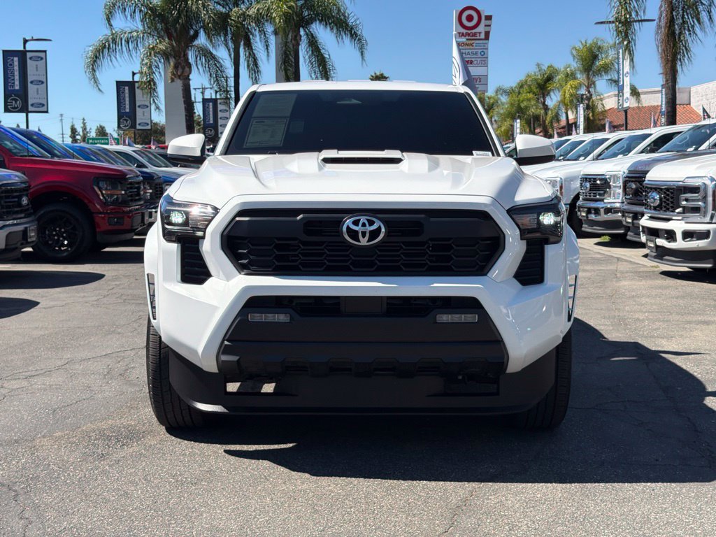 Used 2025 Toyota Tacoma TRD Sport AWD/4WD image 4