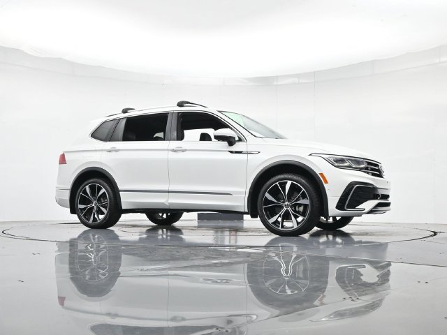 Used 2023 Volkswagen Tiguan SEL R-Line AWD/4WD image 30