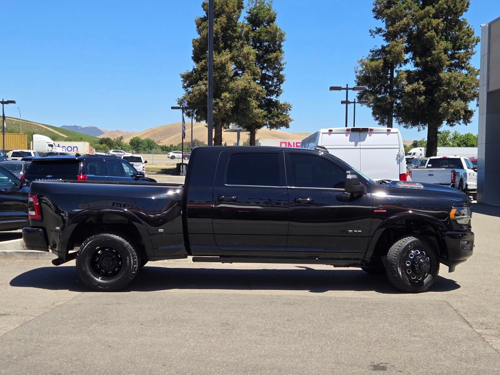 Used 2023 RAM 3500 Limited AWD/4WD image 3
