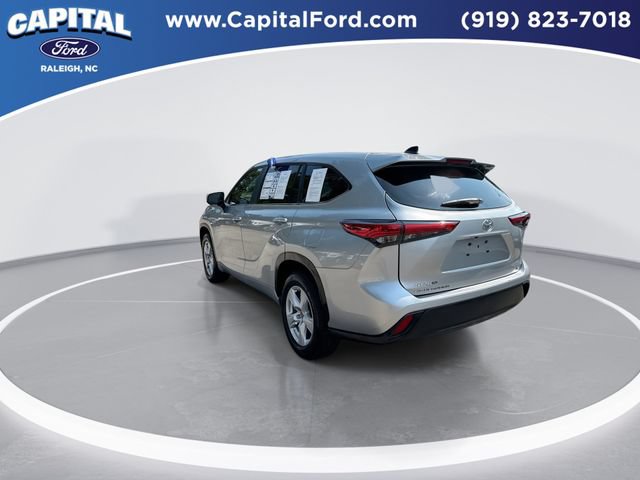 Used 2023 Toyota Highlander LE FWD image 6