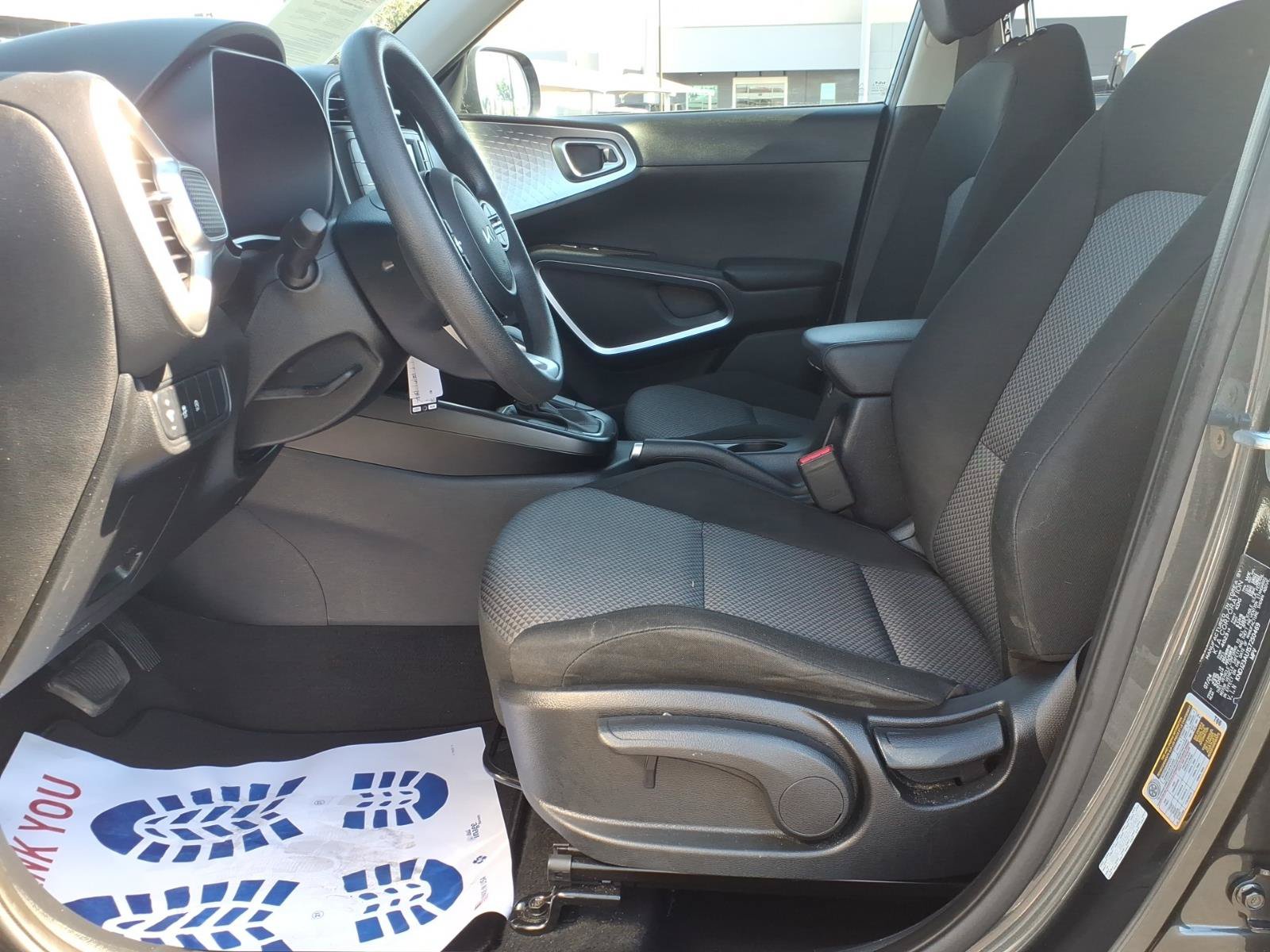 Used 2025 Kia Soul LX w/ LX Technology Package FWD image 22