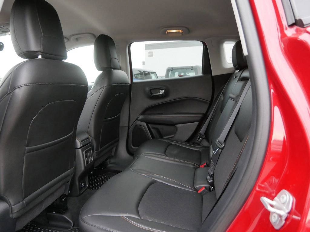 Used 2018 Jeep Compass Latitude w/ Cold Weather Group AWD/4WD image 15