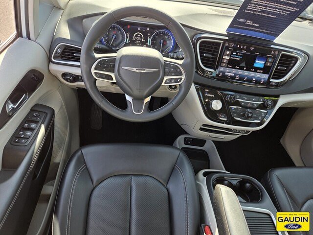 Used 2024 Chrysler Pacifica Touring-L FWD image 14