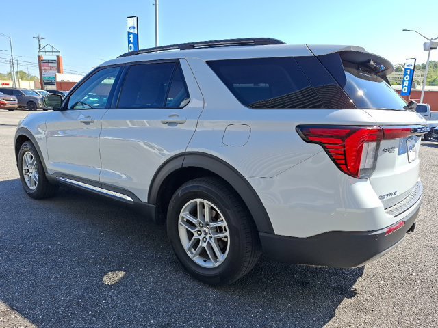 Certified 2025 Ford Explorer Active w/ Active Comfort Package RWD image 5