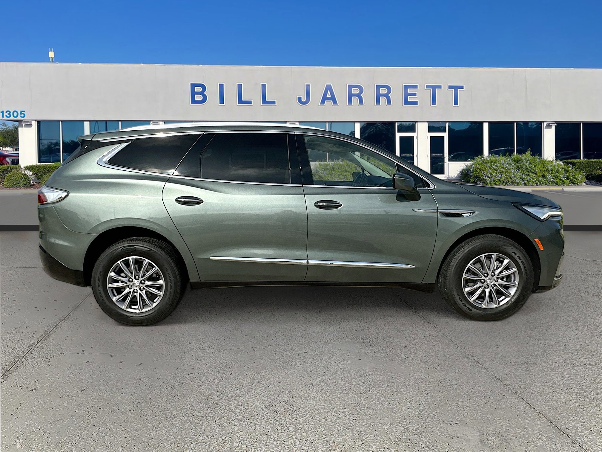 Used 2023 Buick Enclave Essence image 6