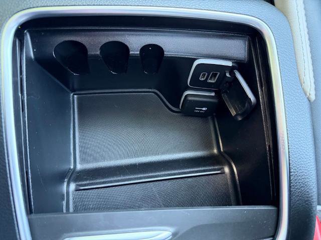 Used 2023 Chrysler Pacifica Limited AWD/4WD image 27